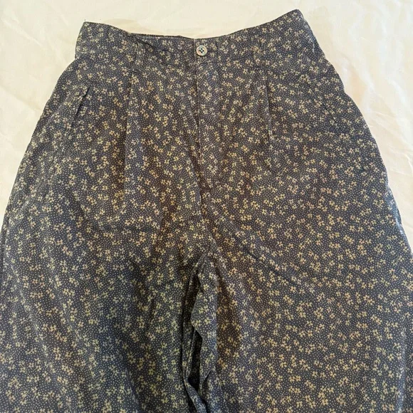 GAP 100% Cotton, Black Pants with Gold Floral Design, Front Pleats, Vintage - Picture 3 of 9